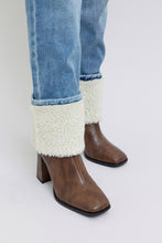 Load image into Gallery viewer, Judy Blue Sherpa Cuffed Denim HW Jeans
