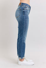 Load image into Gallery viewer, Judy Blue Mid Rise Vintage Boyfriend Jeans
