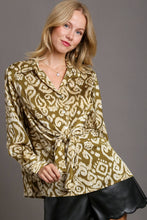 Load image into Gallery viewer, Satin Geo Print Blouse
