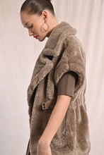 Load image into Gallery viewer, Cocoa Comfort Fuzy Vest
