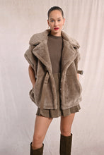 Load image into Gallery viewer, Cocoa Comfort Fuzy Vest
