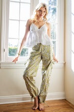 Load image into Gallery viewer, Change of Scenery Floral Pants
