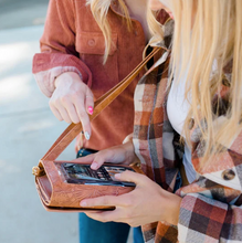 Load image into Gallery viewer, Vista Vail Cell Phone Purse
