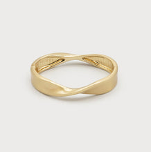 Load image into Gallery viewer, Ridge Bracelet
