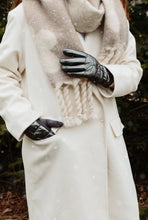 Load image into Gallery viewer, Quilted Shiny Gloves
